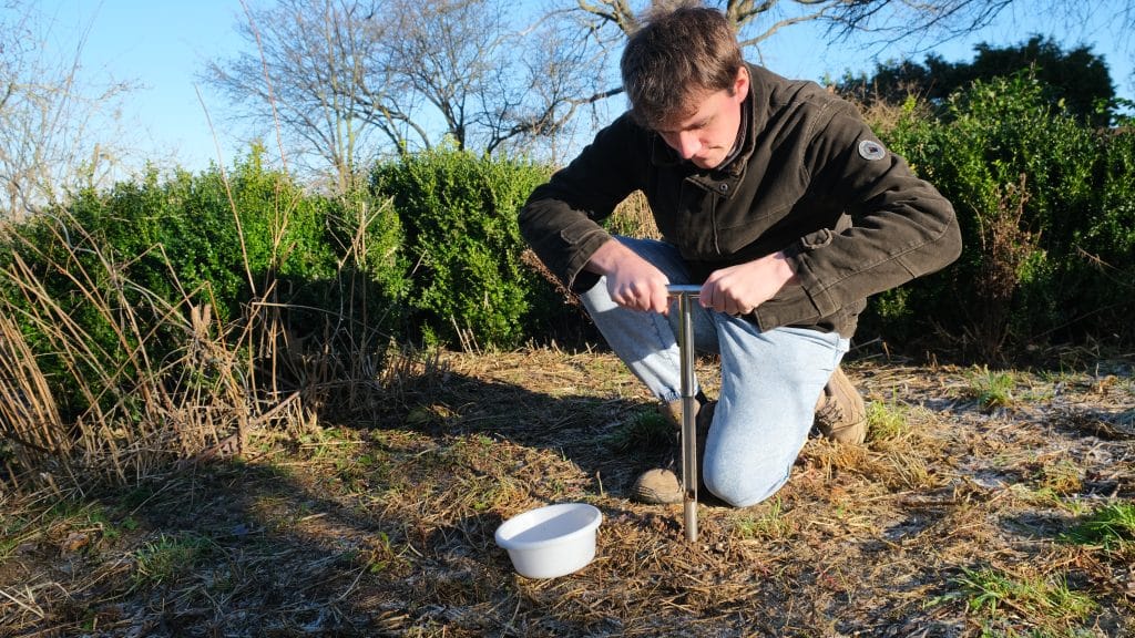 Bodenproben im Garten selber nehmen und analysieren