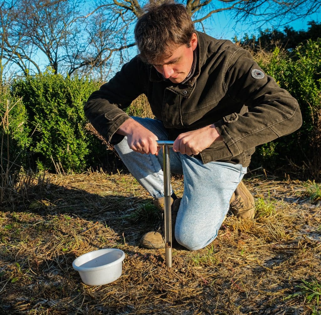 Bodenproben im Garten selber nehmen und analysieren lassen