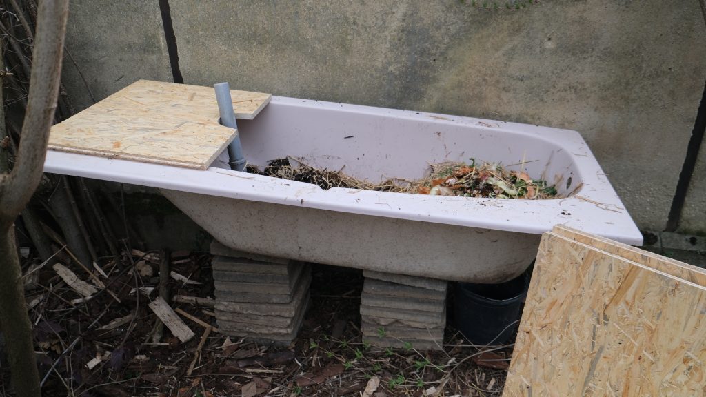 Eine Badewanne als Wurmkomposter umbauen